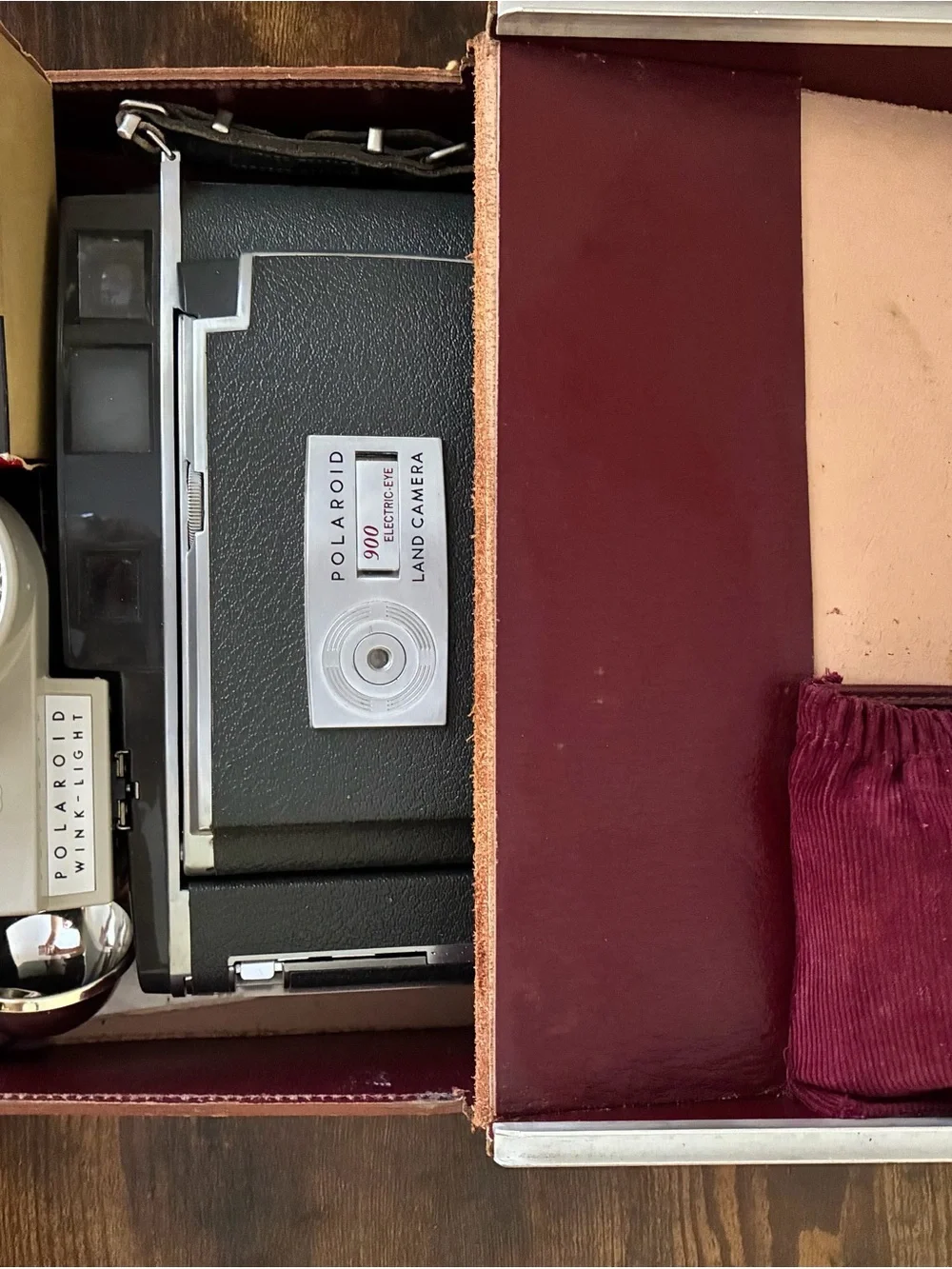 Polaroid Vintage Model 900 Electic Eye Land Camera Set w/ Leather Carrying Case